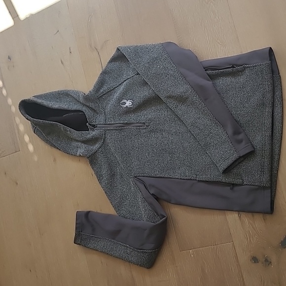 EUC Spyder Boundless Grey/Black 1/4 Zip Pull Over Hooded Sweater Men's sz M - Picture 1 of 7